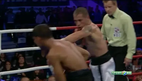 Bombardierul Simion a ramas neinvins! A castigat prin TKO in runda a 4-a dupa ce Sermona s-a accidentat! VIDEO