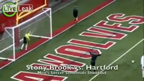 VIDEO FAZA ZILEI! Portarul care face tumbe la 11 metri! Ce replica GENIALA a primit din partea unui atacant: