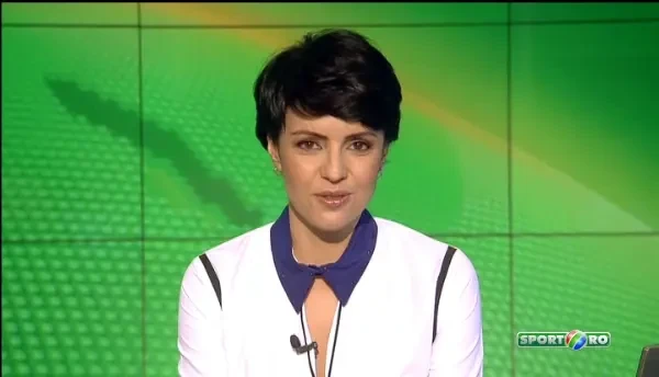 Cel mai FIERBINTE calendar al anului! Fete frumoase si masini PUTERNICE!