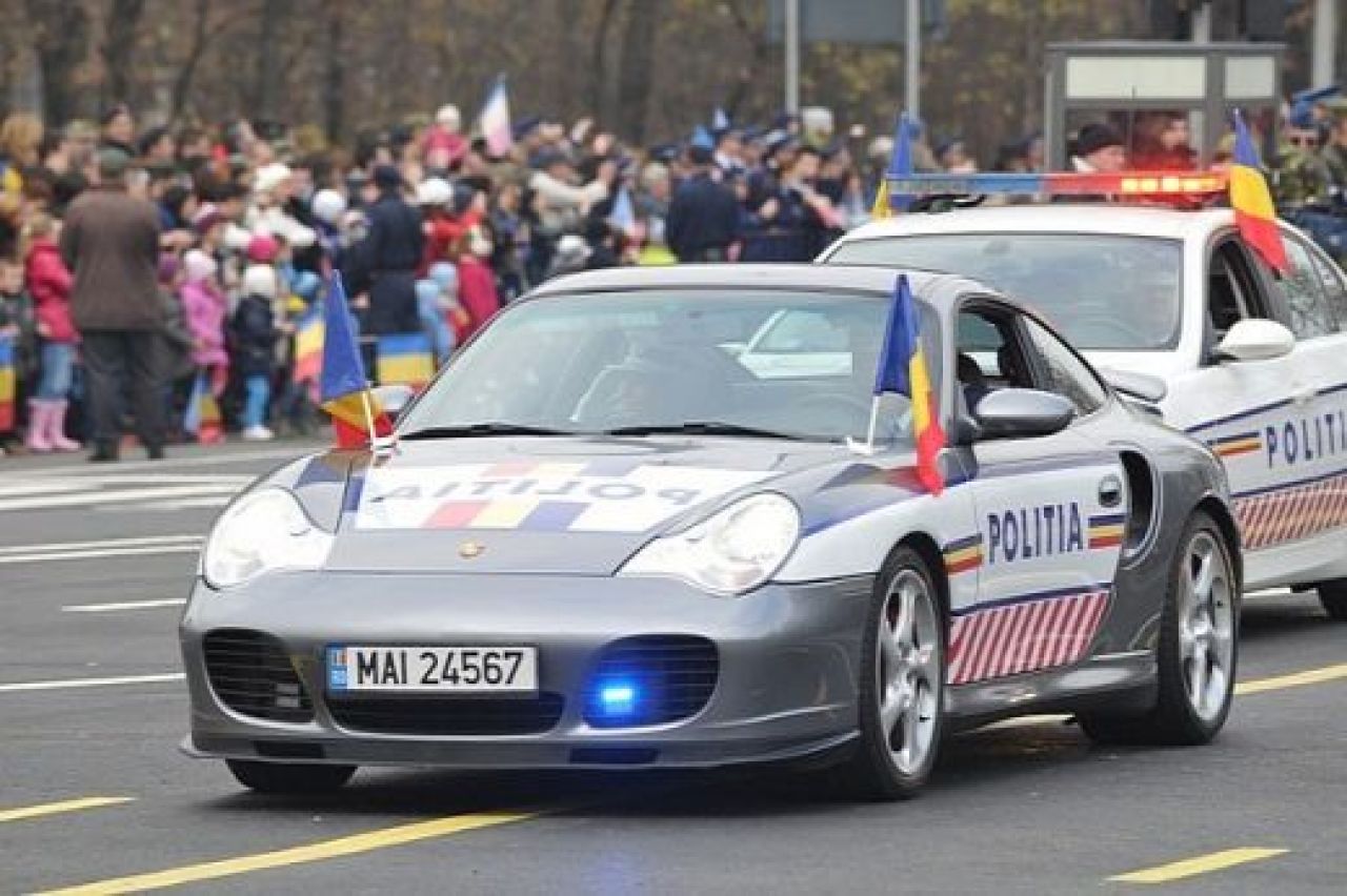 FOTO Politia romana a primit masini noi in dotare! Cu ce au DEFILAT politistii de 1 decembrie:_1