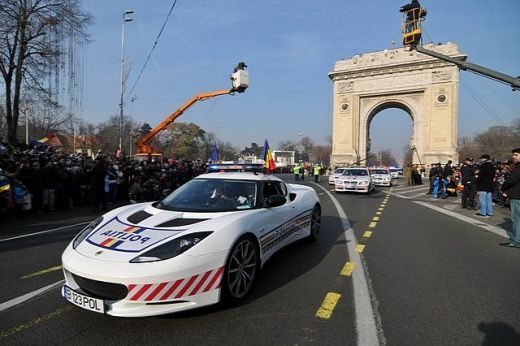FOTO Politia romana a primit masini noi in dotare! Cu ce au DEFILAT politistii de 1 decembrie:_2