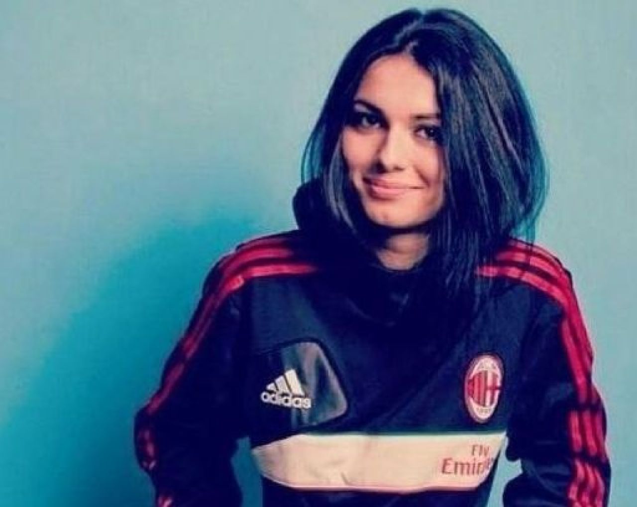 Mamma mia! AC Milan si-a angajat o super fizio terapeuta! Jucatorii lui Allegri se dau loviti dupa fiecare antrenament :) E mai frumoasa decat Eva de la Chelsea?_1