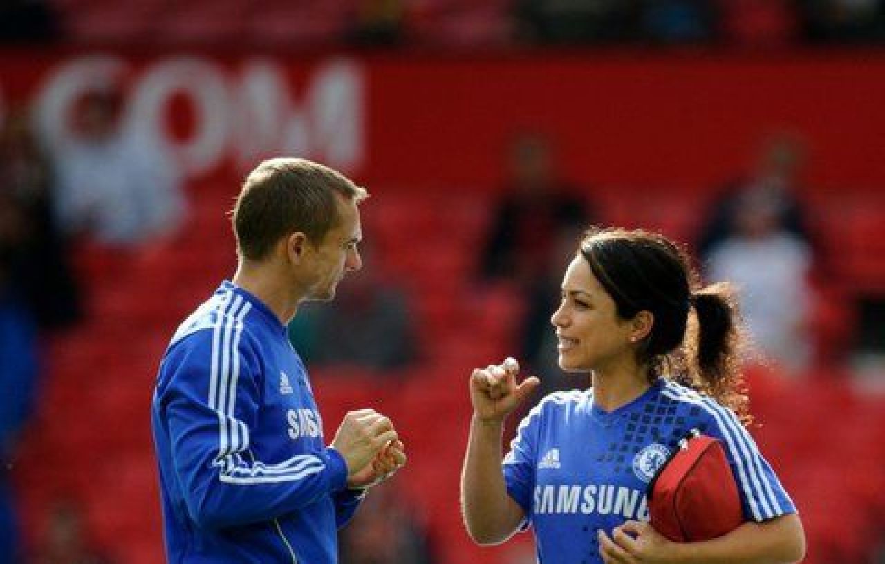 Mamma mia! AC Milan si-a angajat o super fizio terapeuta! Jucatorii lui Allegri se dau loviti dupa fiecare antrenament :) E mai frumoasa decat Eva de la Chelsea?_2