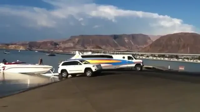 VIDOE 3 in 1! Casa, masina si YACHT! Cea mai tare inventie posibila pentru aventurieri!