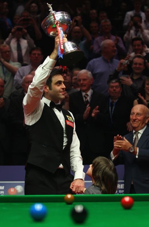 Omul RACHETA, geniul care traieste de mic in depresie! Viata lui a insemnat alcool, droguri si snooker! Parintii INFRACTORI l-au sustinut din puscarie:_6
