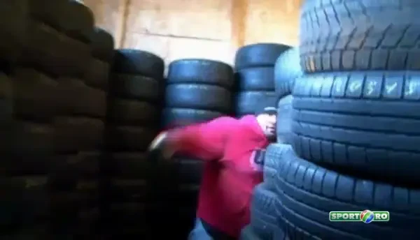 Sandu Lungu se antreneaza intr-un depozit de cauciucuri pentru lupta cu ursul Panda! SUPER VIDEO