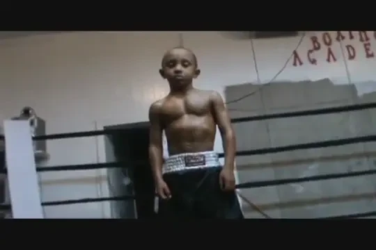 Varinta facelift a lui Chuck Norris! La 5 ani e BLINDAT de muschi si a invatat sa lupte! VIDEO