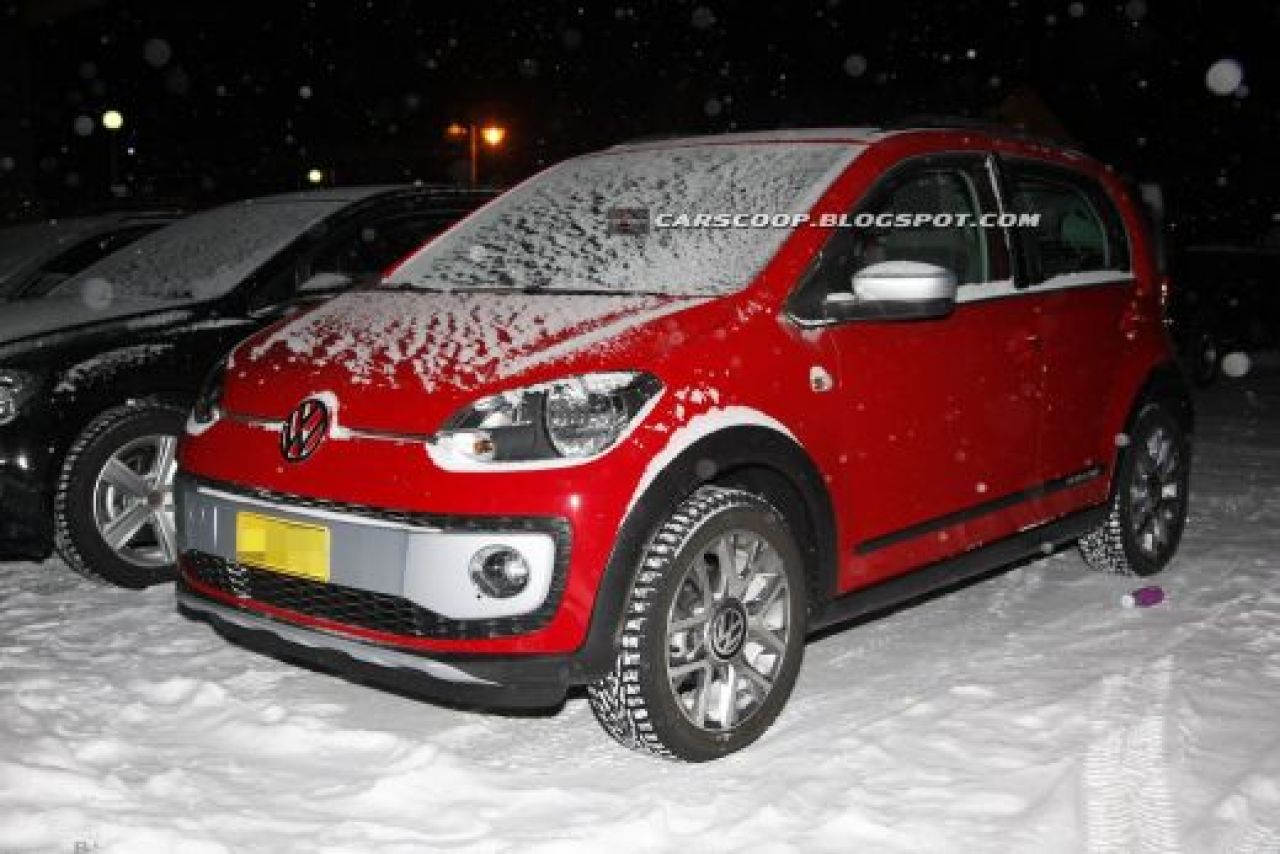 Volkswagen lanseaza cel mai mic SUV din lume! CrossUp! apare in 2013! Primele imagini SPION!_1