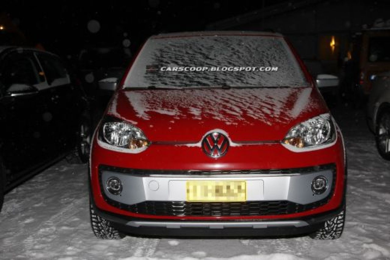 Volkswagen lanseaza cel mai mic SUV din lume! CrossUp! apare in 2013! Primele imagini SPION!_2