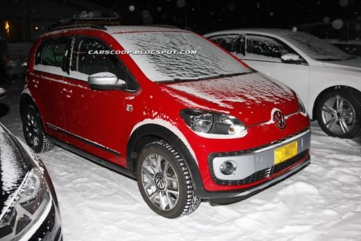 Volkswagen lanseaza cel mai mic SUV din lume! CrossUp! apare in 2013! Primele imagini SPION!_4