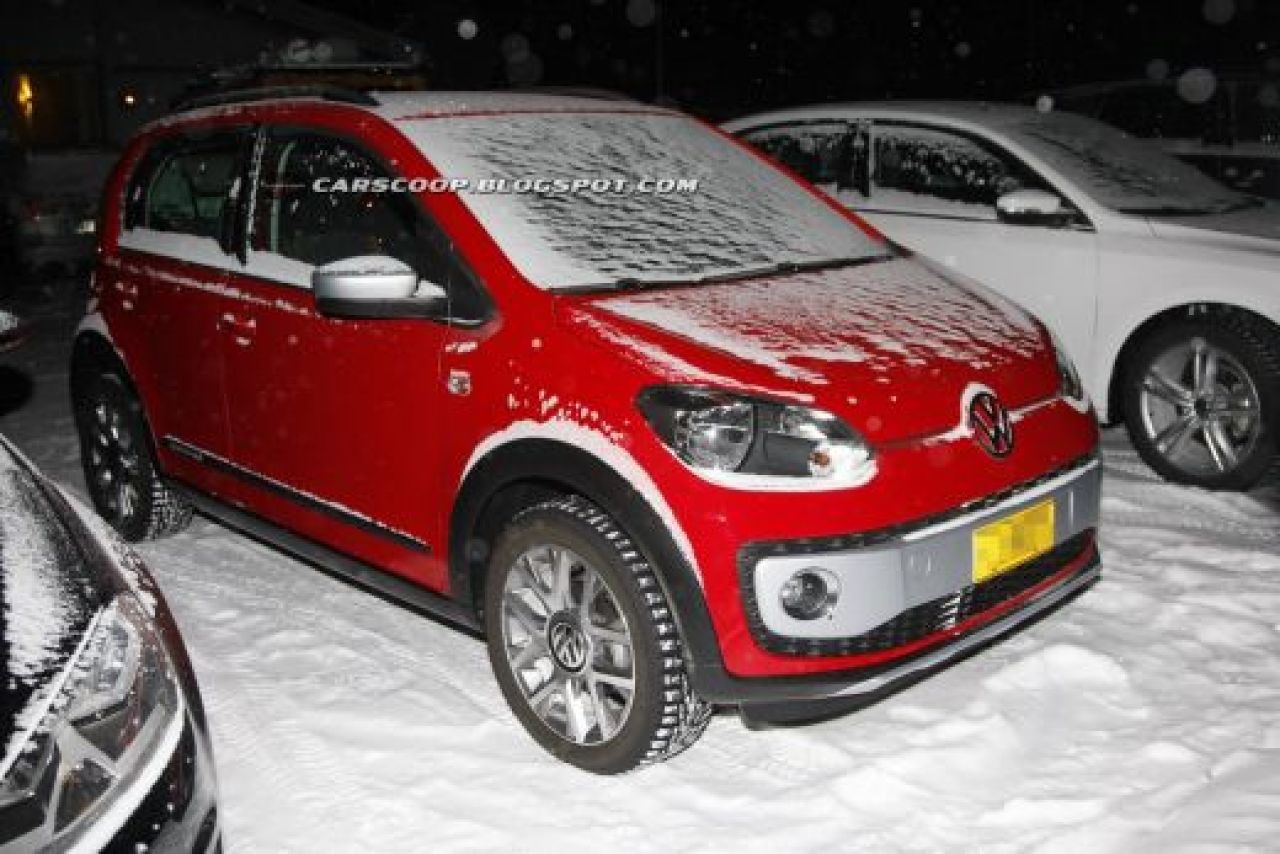 Volkswagen lanseaza cel mai mic SUV din lume! CrossUp! apare in 2013! Primele imagini SPION!_4