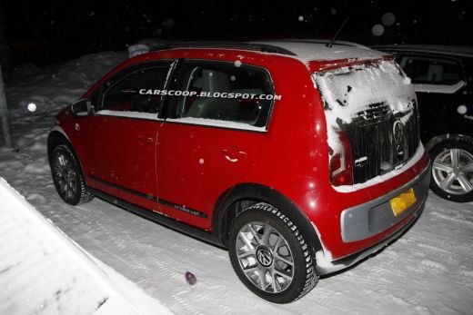 Volkswagen lanseaza cel mai mic SUV din lume! CrossUp! apare in 2013! Primele imagini SPION!_5