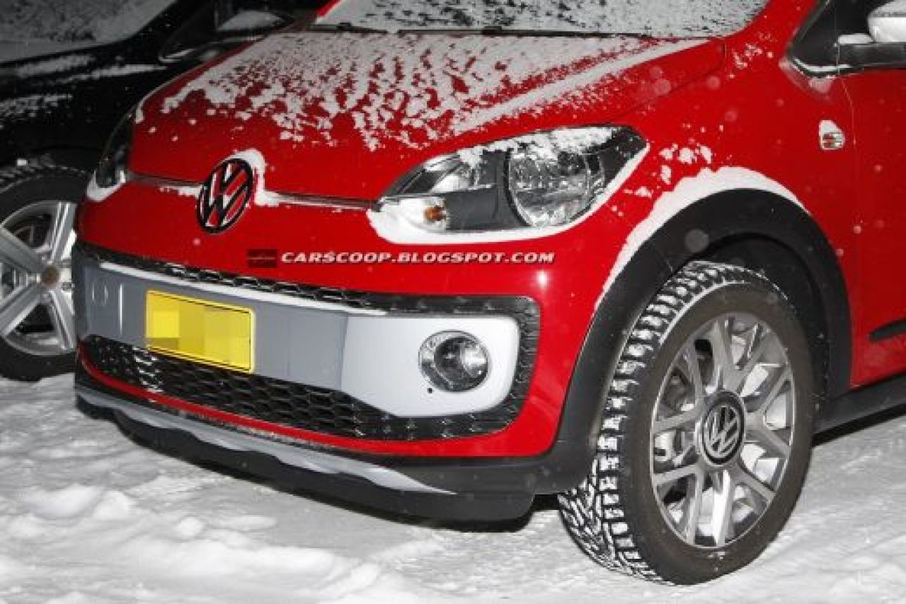 Volkswagen lanseaza cel mai mic SUV din lume! CrossUp! apare in 2013! Primele imagini SPION!_6