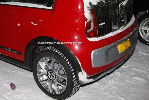 Volkswagen lanseaza cel mai mic SUV din lume! CrossUp! apare in 2013! Primele imagini SPION!_7