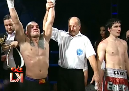 PITBULL Atodiresei este CAMPION MONDIAL! Colosul Lungu si adversarul sau AU CAZUT DIN RING! VIDEO Vezi toate fazele aici:_3