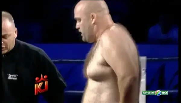 TEROARE in ring! Americanul Banks NU MAI PUTEA RESPIRA dupa ce Sandu Lungu a cazut peste el: Chemati ambulanta! VIDEO