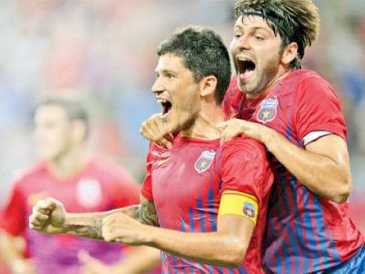 Masinarie de GOLURI cu benzina ieftina! Are 27 de goluri anul asta si valoreaza 3.000.000 € dar are un salariu PREA MIC! Cat castiga Rusescu la Steaua si ce record a egalat:_2