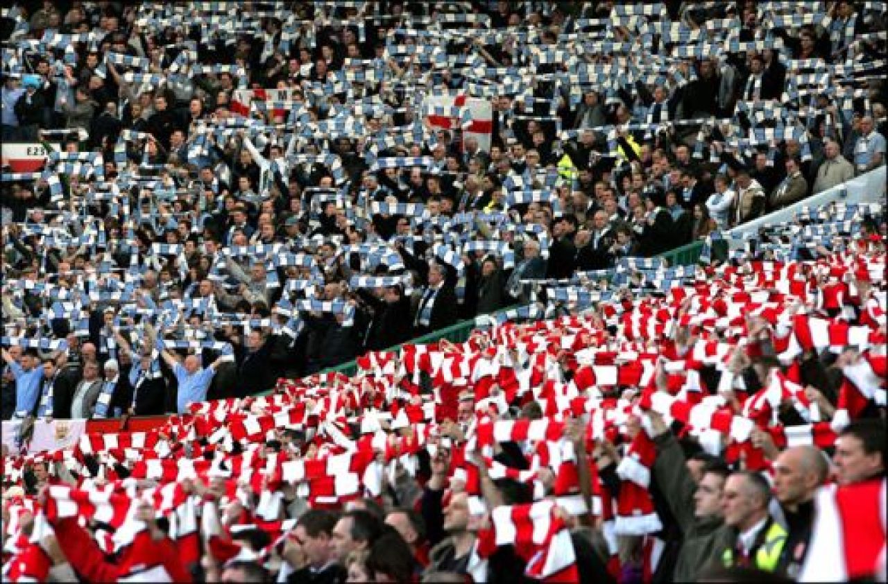 Live BLOG 3 in 1! Man. City 2-3 Man. United! City a revenit de la 0-2, Van Persie a adus victoria in prelungiri! Inter castiga cu Napoli, 2-1! Vezi toate derby-urile din weekend:_3