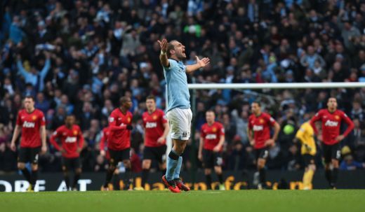 Incidente grave la derby-ul din Manchester! United a castigat in prelungiri, Ferdinand a fost lovit in figura! Un fan a intrat pe teren! Click AICI pentru VIDEO si FOTO:_1