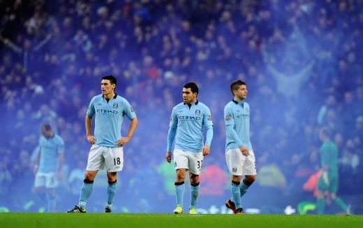 Incidente grave la derby-ul din Manchester! United a castigat in prelungiri, Ferdinand a fost lovit in figura! Un fan a intrat pe teren! Click AICI pentru VIDEO si FOTO:_9