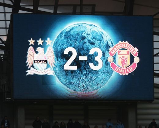 Incidente grave la derby-ul din Manchester! United a castigat in prelungiri, Ferdinand a fost lovit in figura! Un fan a intrat pe teren! Click AICI pentru VIDEO si FOTO:_11