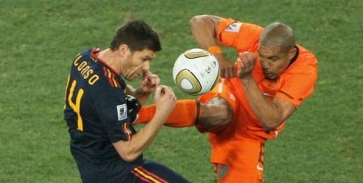 L-au lovit toate blestemele: Nigel de Jong RATEAZA tot sezonul dupa o accidentare suferita azi! Vezi ce s-a intamplat: