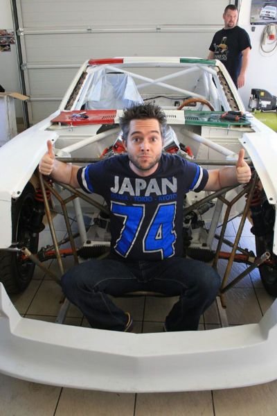 Omul asta a reusit IMPOSIBILUL! A expus intr-un show room o RABLA si nimeni nu s-a prins! Cum arata masina: FOTO_20