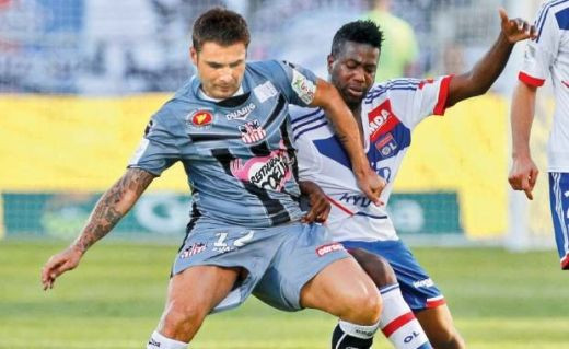 Mutu o ia la fuga dupa Ibra :) Gol senzational din lovitura libera de la peste 20 de metri! Primul gol dupa 25 de suturi!