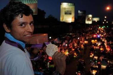 Si-a fabricat un vis din PIATRA si a sfidat istoria care nu-i dadea nicio sansa! La 21 de ani a scapat de saracie si e erou national!_5