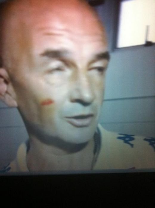 VIDEO Scene INCREDIBILE! O echipa batuta de politisti la pauza: Am avut noroc ca n-a murit nimic! Urme de SANGE la vestiar!