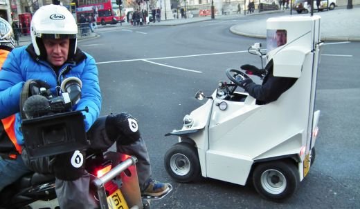 FOTO Jeremy Clarkson SOCHEAZA din nou! Ultima nebunie a starului de la Top Gear! Cum a aparut pe strada_4