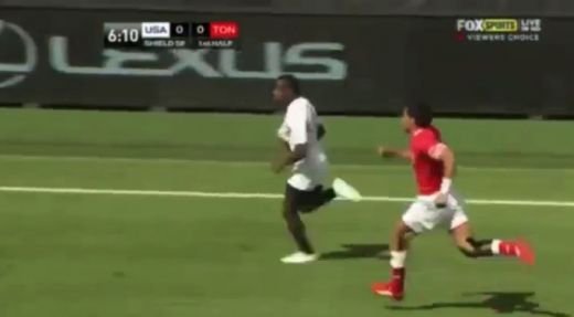 FENOMENAL! Cel mai rapid RUGBIST din lume joaca de doar trei luni! Cum isi umileste toti adversarii: VIDEO