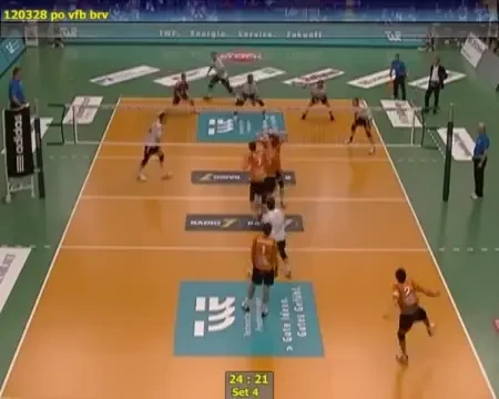 VIDEO Trei dintr-o lovitura! Faza DEMENTA la volei! Si-a facut KO jumatate din adversari!