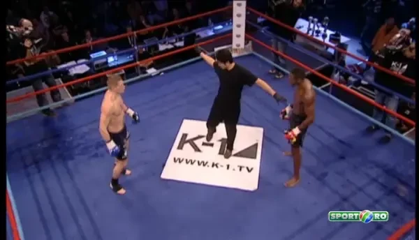 VIDEO! Groenhart e campionul K-1 MAX dupa un KO superb in finala! Predatorul a distrus doi adversari, doua KO-uri de toata frumusetea!