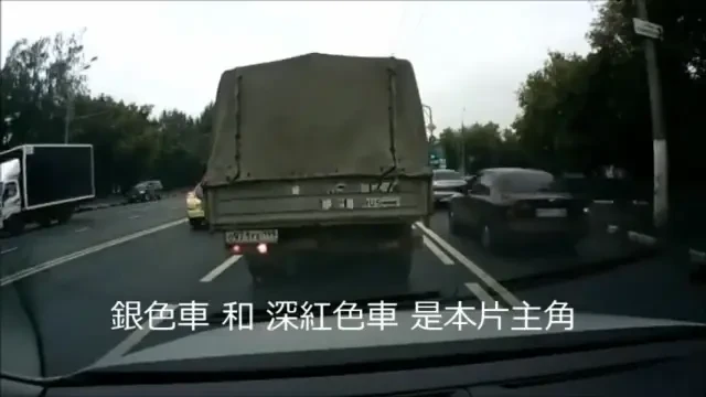 VIDEO Tantalaul si gogomanul! Cea mai PENIBILA bataie in trafic! Ceilalti soferi au murit de ras!