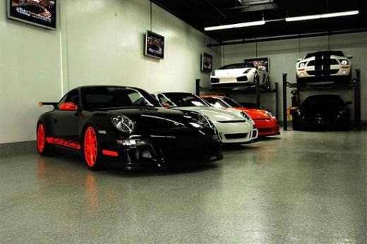 FOTO Cum arata casa unui miliardar OBSEDAT de Ferrari! Asa ceva e UNIC in lume! Masini de MILIARDE in sufragerie!_10