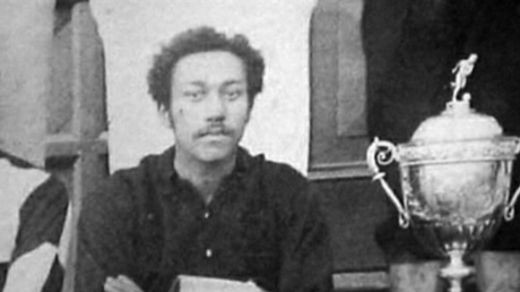 'Cioaro! Maimuto! IESI din teren! Urca inapoi in copac!' Asta e momentul ISTORIC dupa care fotbalul n-a mai fost NICIODATA la fel! Povestea unui destin halucinant_4