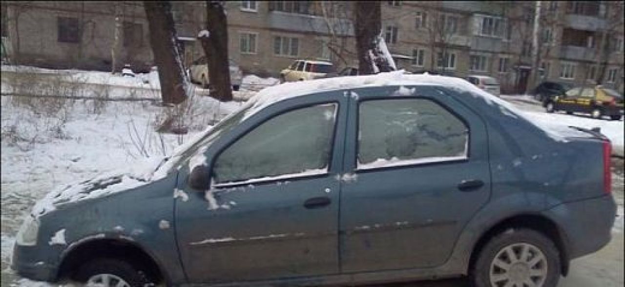 Ai grija cum iti parchezi Loganul iarna! Imaginile care fac inconjurul lumii: cum a ramas blocata o Dacie pe toata durata iernii!_3