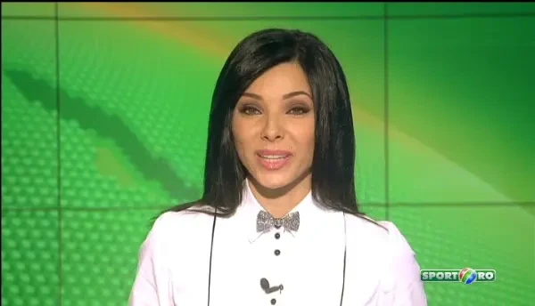 Coman s-a imbracat in Mos Craciun ca sa faca fericiti zeci de copii! Cum arata in alb-rosu :)