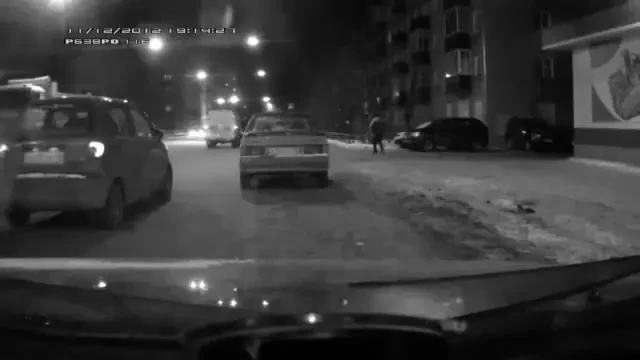 VIDEO Cea mai PROASTA tentativa de parcare din lume! Blonda la volan! Asa ceva nu s-a mai vazut pana acum!