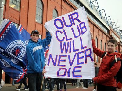 Un gigant al fotbalului renaste cu ajutorul fanilor! Acum doua luni in faliment, astazi cu 22.000.000 pe plus! Decizia care a salvat clubul de la desfiintare: