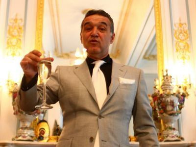 Becali este fericit ca a picat cu Ajax: Fac 1.000.000 de euro cu meciul asta si apoi joc cu Chelsea! Steaua s-a inteles cu 2 fundasi dreapta: