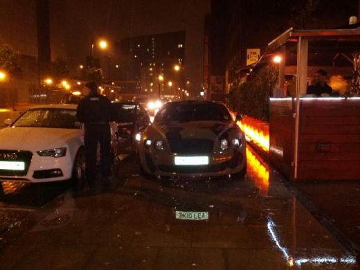 BaLOLtelli a comis-o din nou! I-a enervat pe politistii de Manchester cu un gest nesimtit! Ce facea italianul cand echipa lui juca in Premier League: