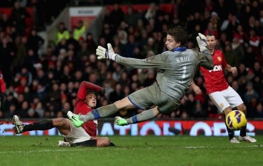 Traditia continua si de Boxing Day :) Man United a intors scorul spectaculos si a castigat cu un gol in prelungiri: 4-3 cu Newcastle! Rezultatele din Anglia:_3