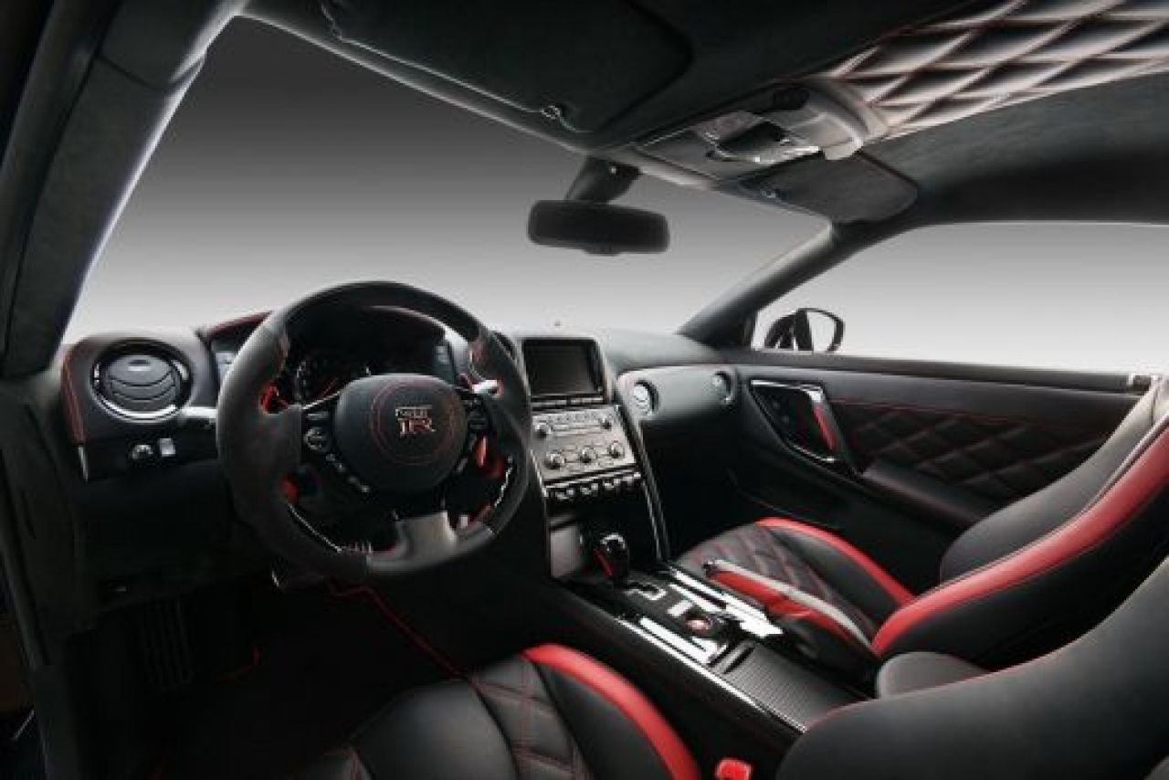 FOTO Bulgarii au lansat masina cu acoperis din STELE! Tuningul finalului de an! Un Nissan GT-R unic in lume!_11