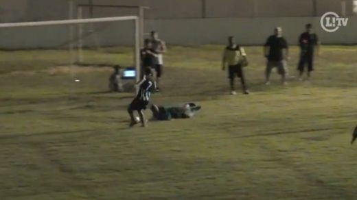 FABULOS! Atacantul care e pe urmele lui Romario si Pele! Are 995 de goluri insa a avut ratarea carierei! Cum a trimis omul care a jucat pentru 28 de echipe: