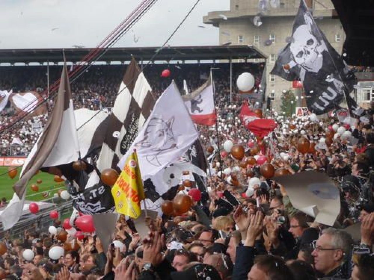 Insula PIRATILOR din fotbal! Cel mai original club din lume e intr-un cartier de PROSTITUATE! O poveste UNICA_8