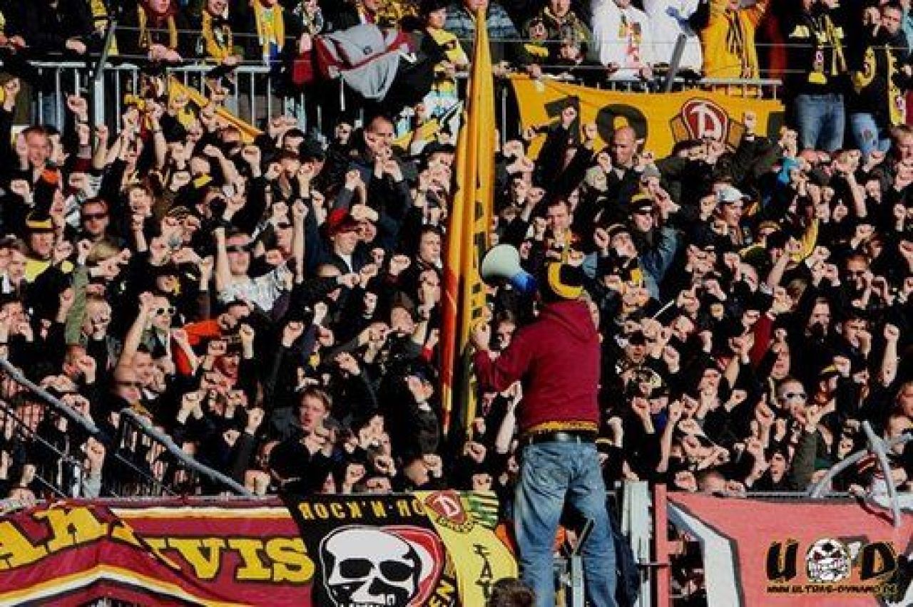 Insula PIRATILOR din fotbal! Cel mai original club din lume e intr-un cartier de PROSTITUATE! O poveste UNICA_12