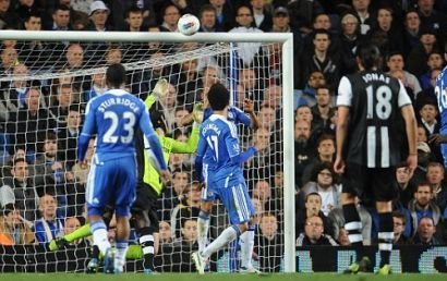 ULTIMA ORA Chelsea negociaza in aceasta seara cu un super atacant: doar Rooney si Van Persie au dat mai multe goluri ca el in Anglia, in 2012! Cati bani plateste Abramovici: