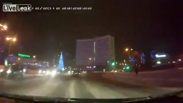 VIDEO Nici Balotelli n-a fost in stare de asa ceva! Au aprins artificii in MASINA in noaptea de Revelion! Ce au patit: